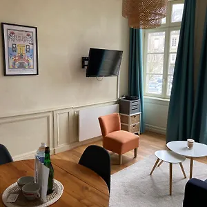 Apartment L'aparthe - Vue Sur La Place Du Marche, Dinan